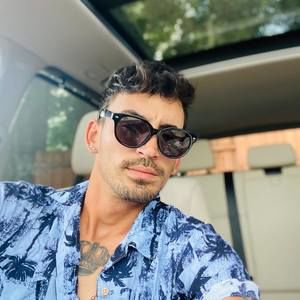 Meet your Posher, Carlos